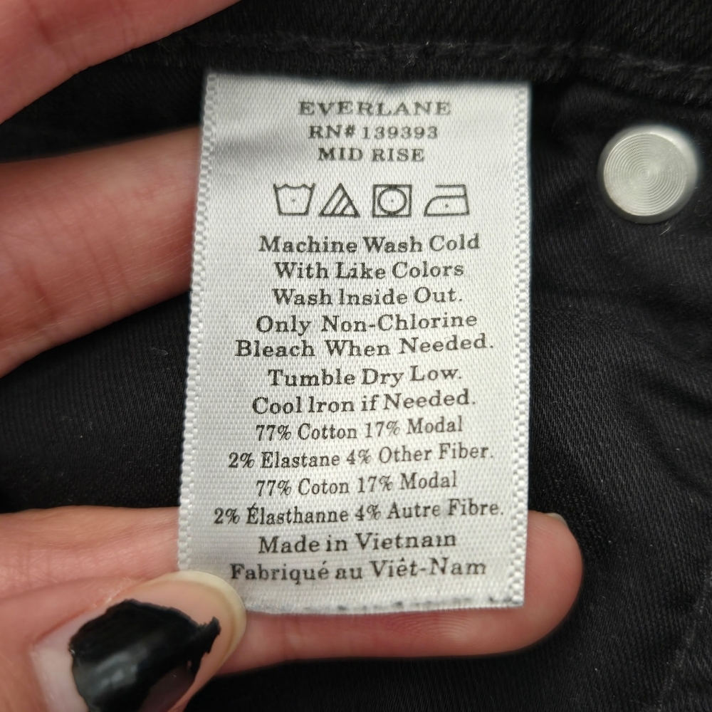 Everlane High Rise Black Ankle Jeans. Size 31. Good preowned condition. - Picture 9 of 10